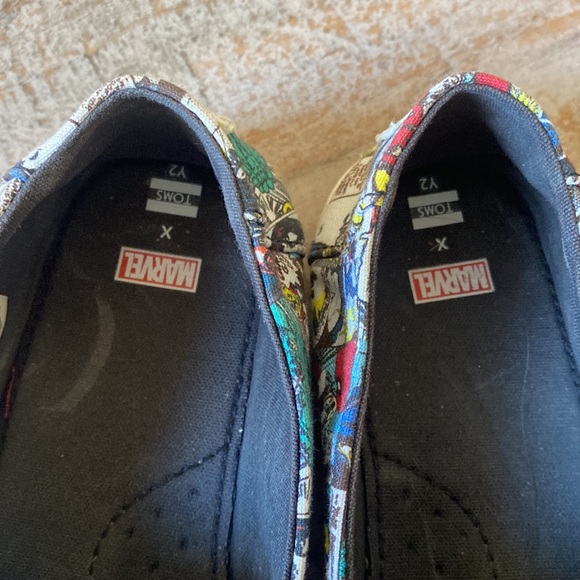 🖤💛Marvel comic book Toms 💛🖤Size 2 - Picture 5 of 8